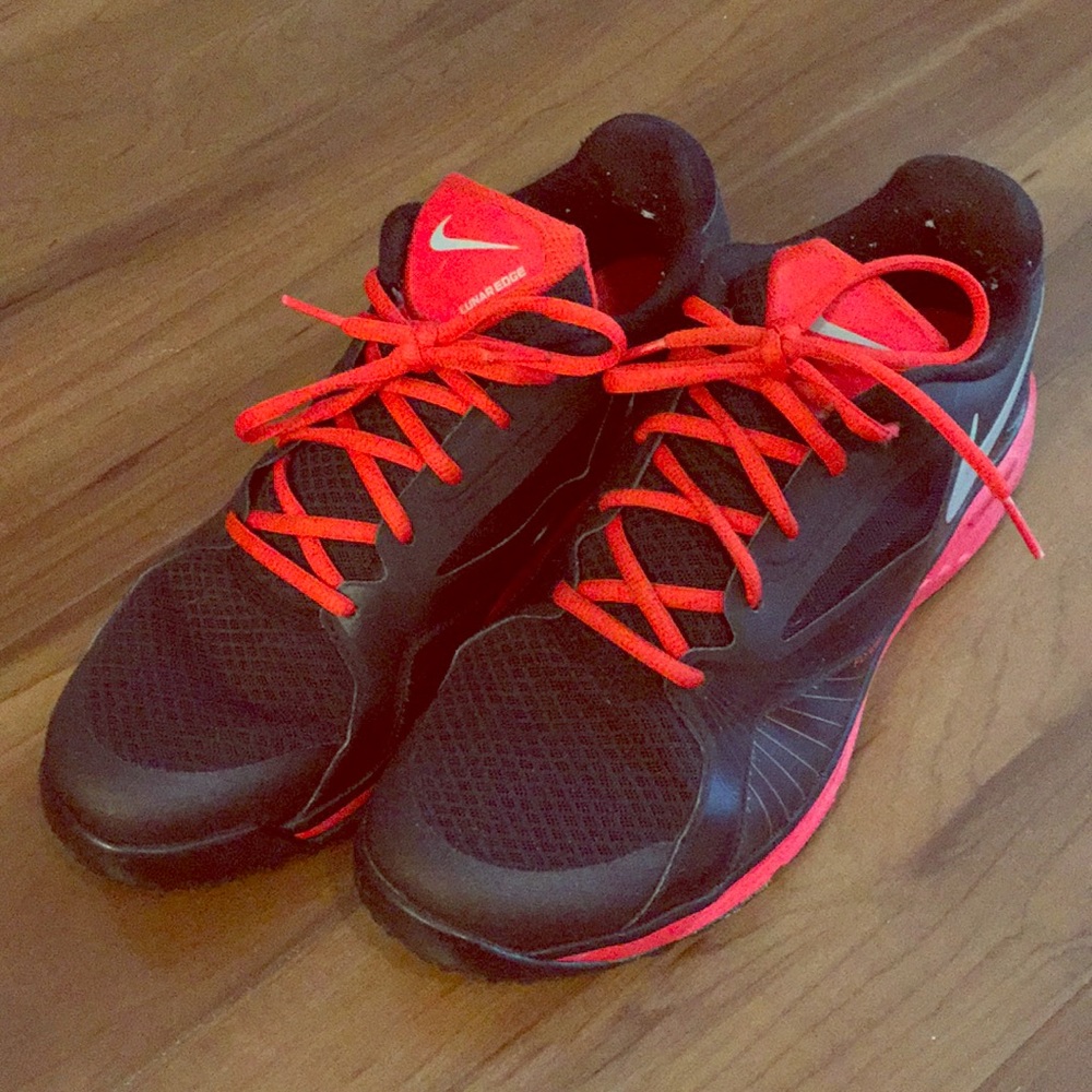 Men’s Nike lunarlion size 9.5. Comfy!!